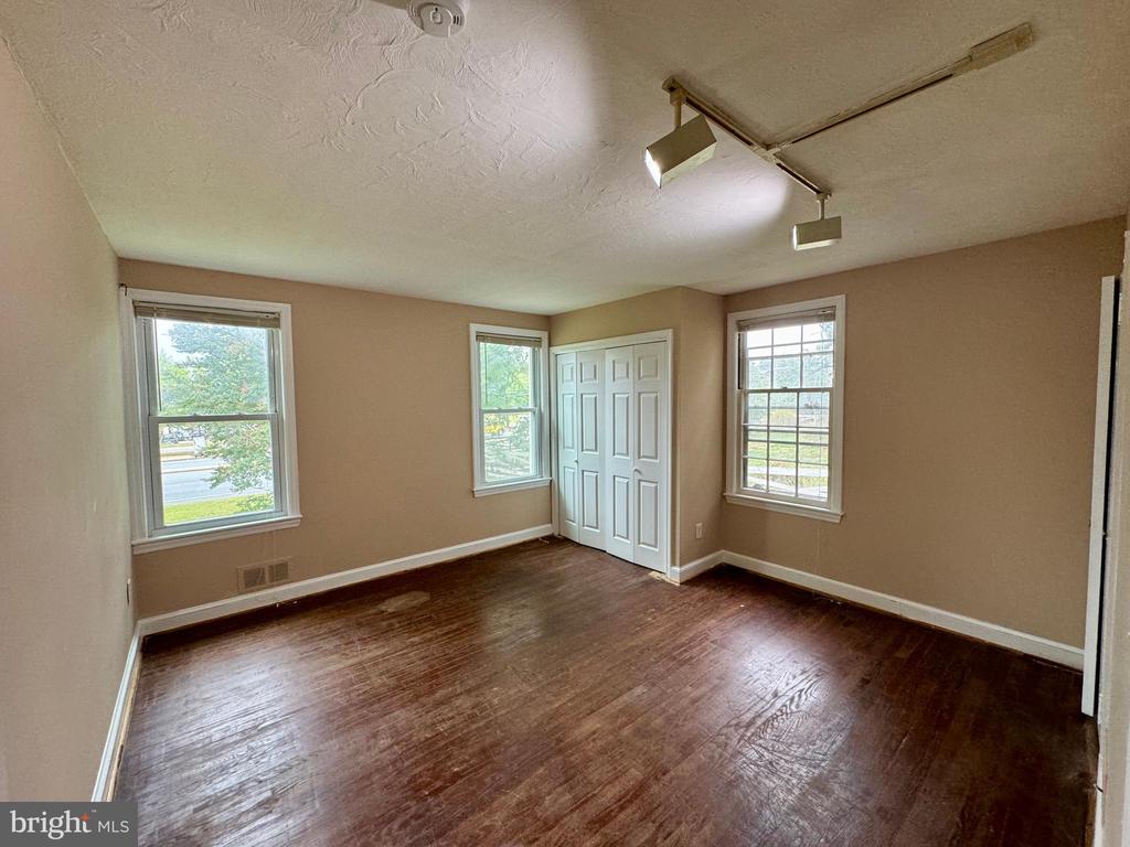 7007 ADELPHI ROAD