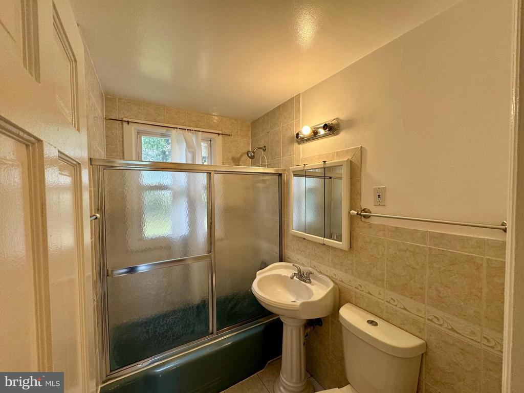 7007 ADELPHI ROAD