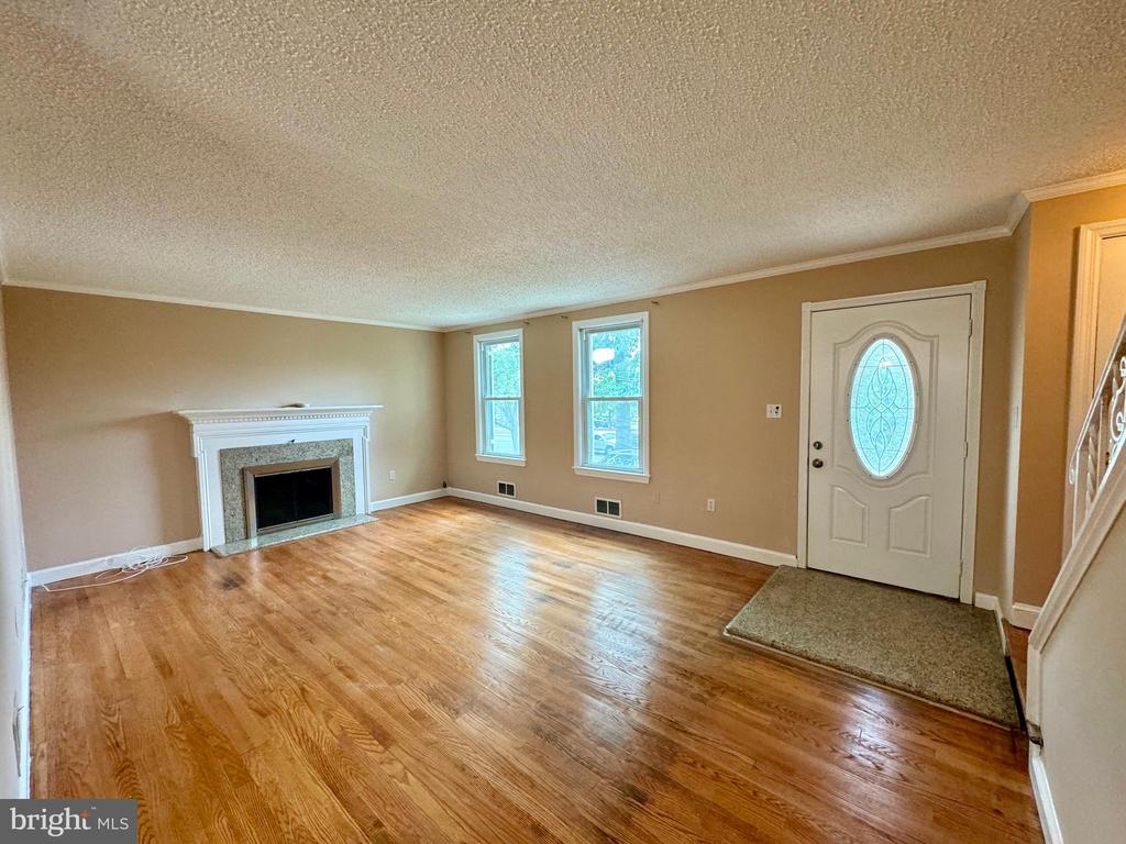 7007 ADELPHI ROAD