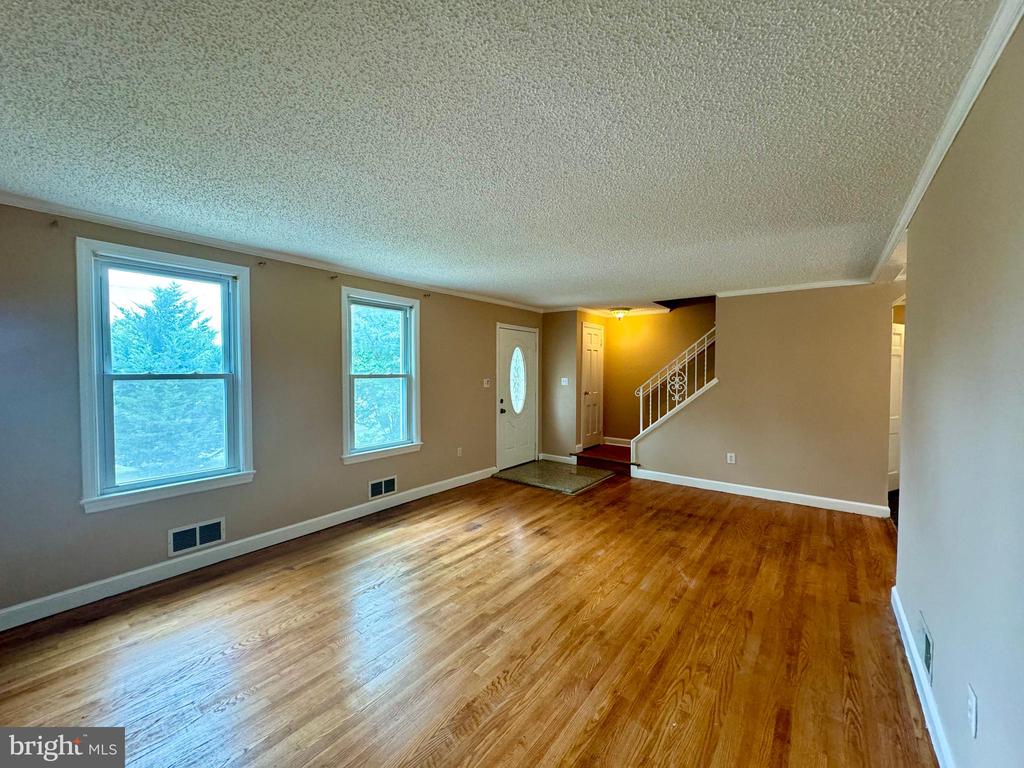 7007 ADELPHI ROAD