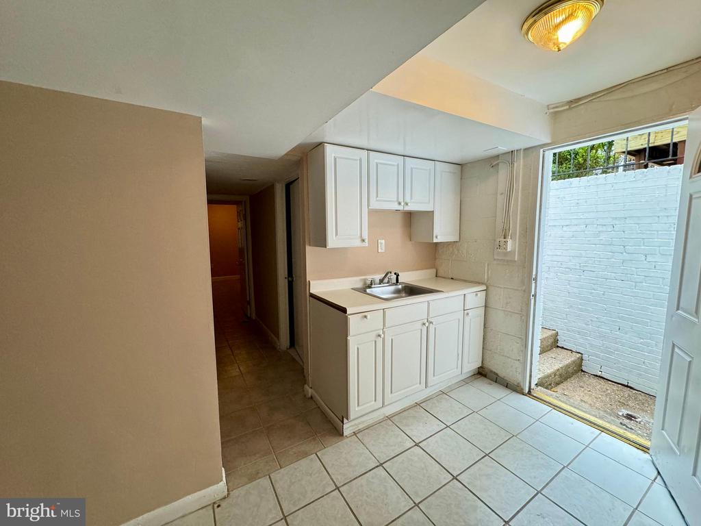 7007 ADELPHI ROAD
