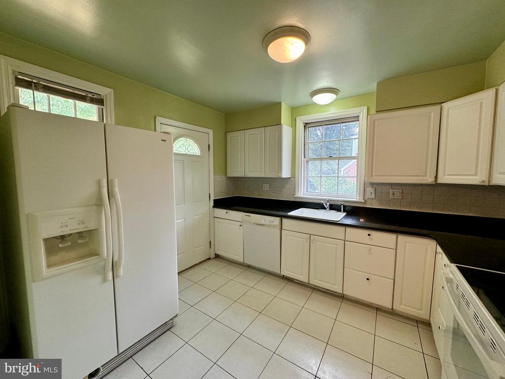 7007 ADELPHI ROAD