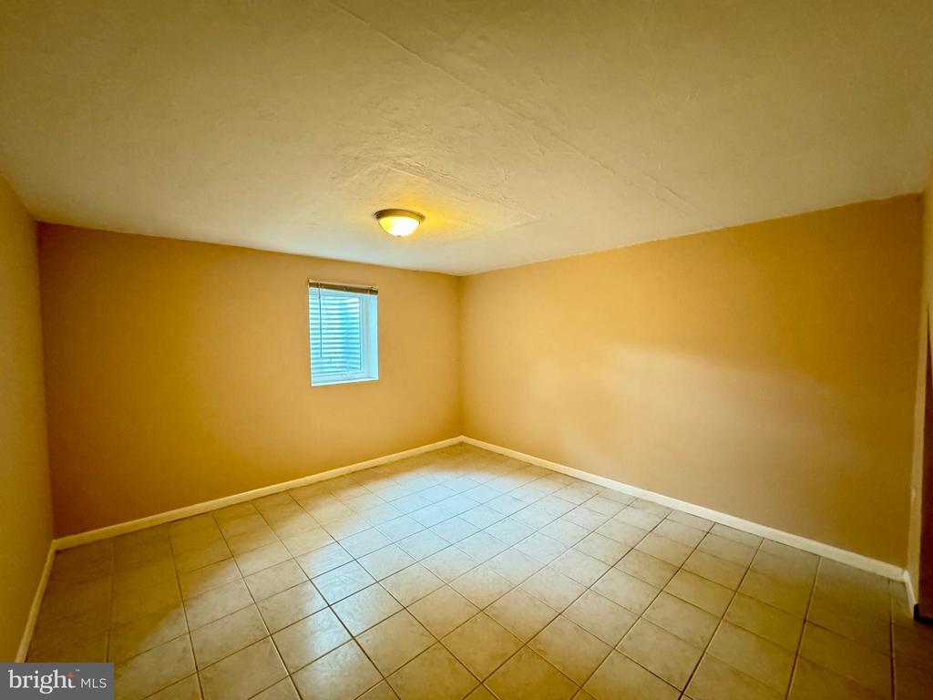7007 ADELPHI ROAD