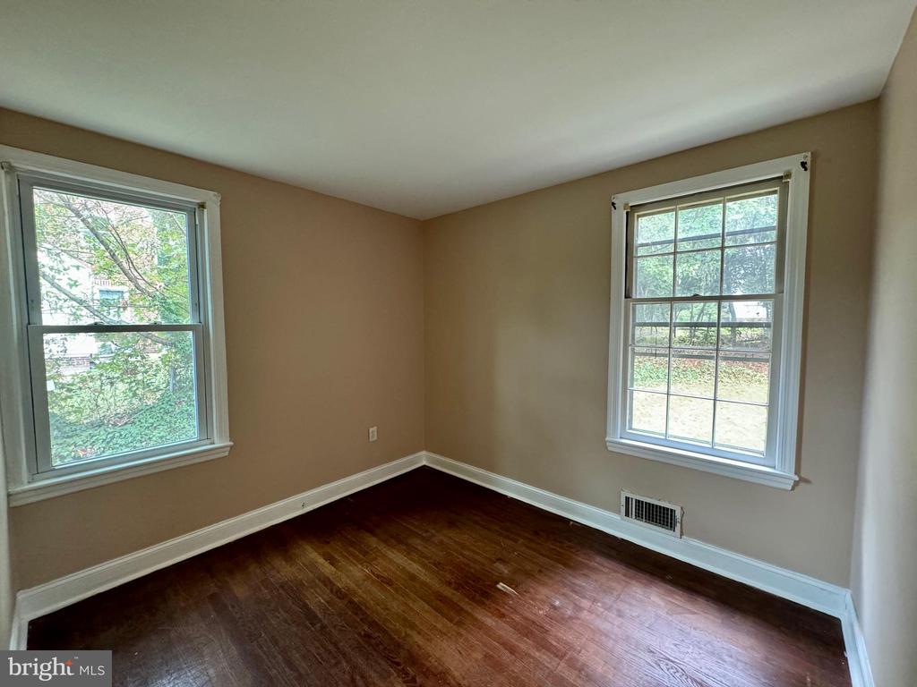 7007 ADELPHI ROAD