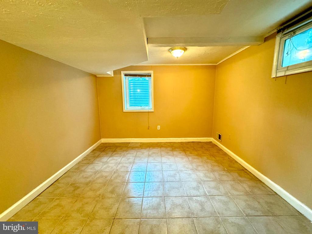 7007 ADELPHI ROAD