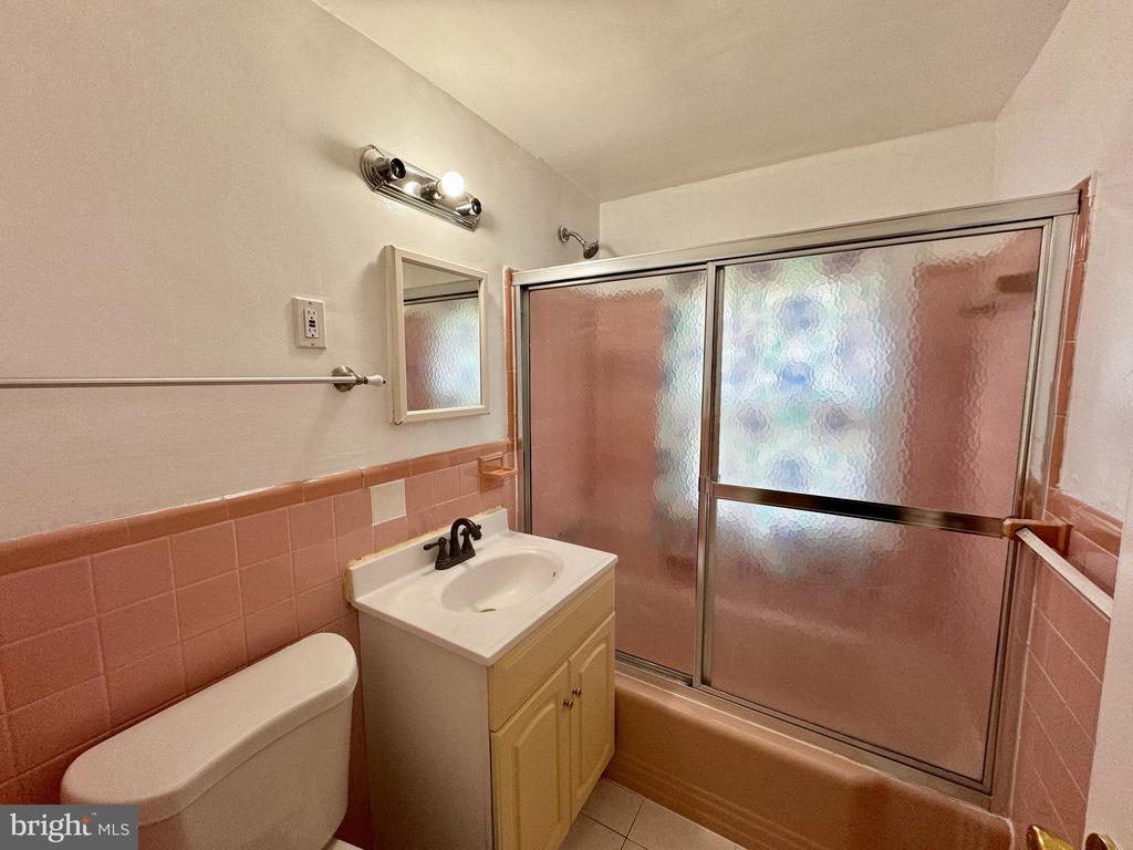7007 ADELPHI ROAD