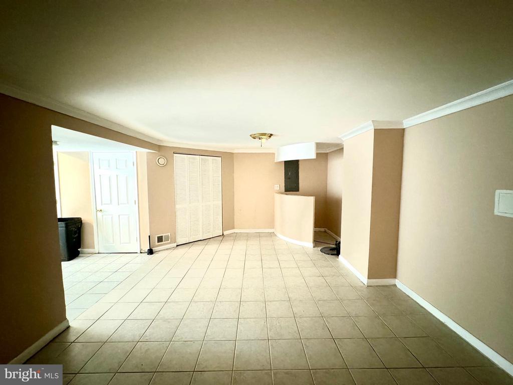 7007 ADELPHI ROAD