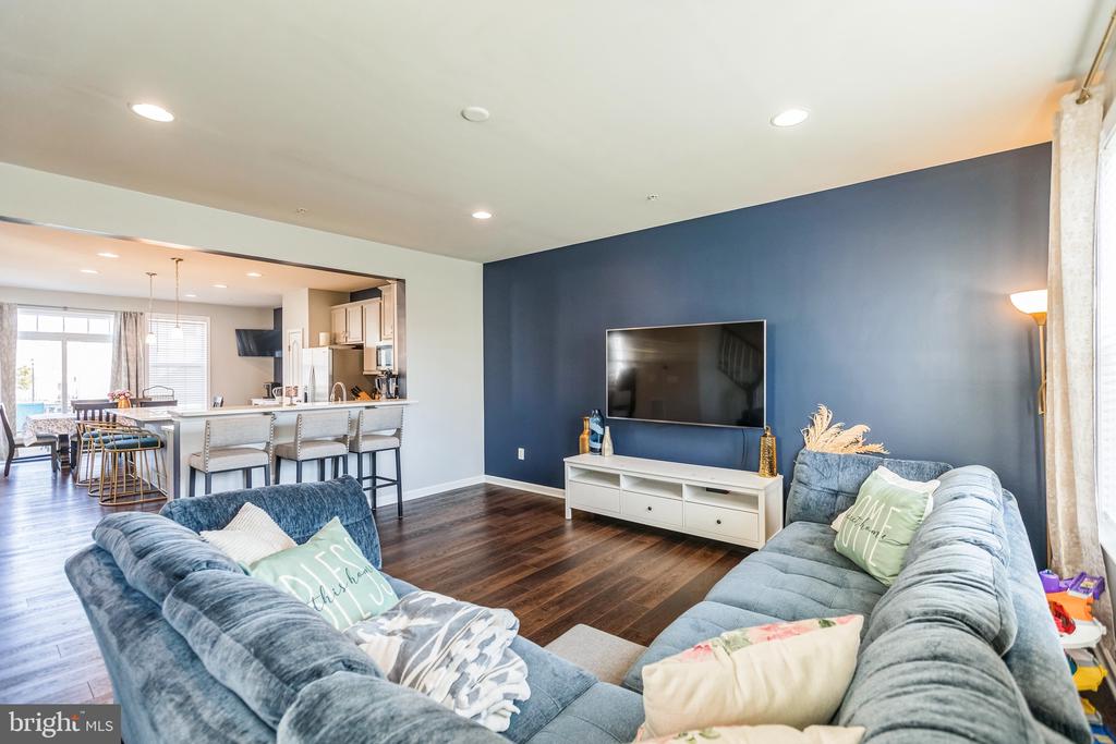 9067 FOX STREAM WAY