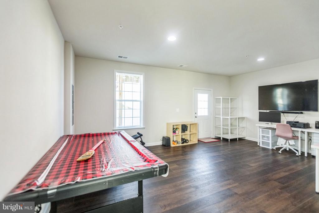9067 FOX STREAM WAY