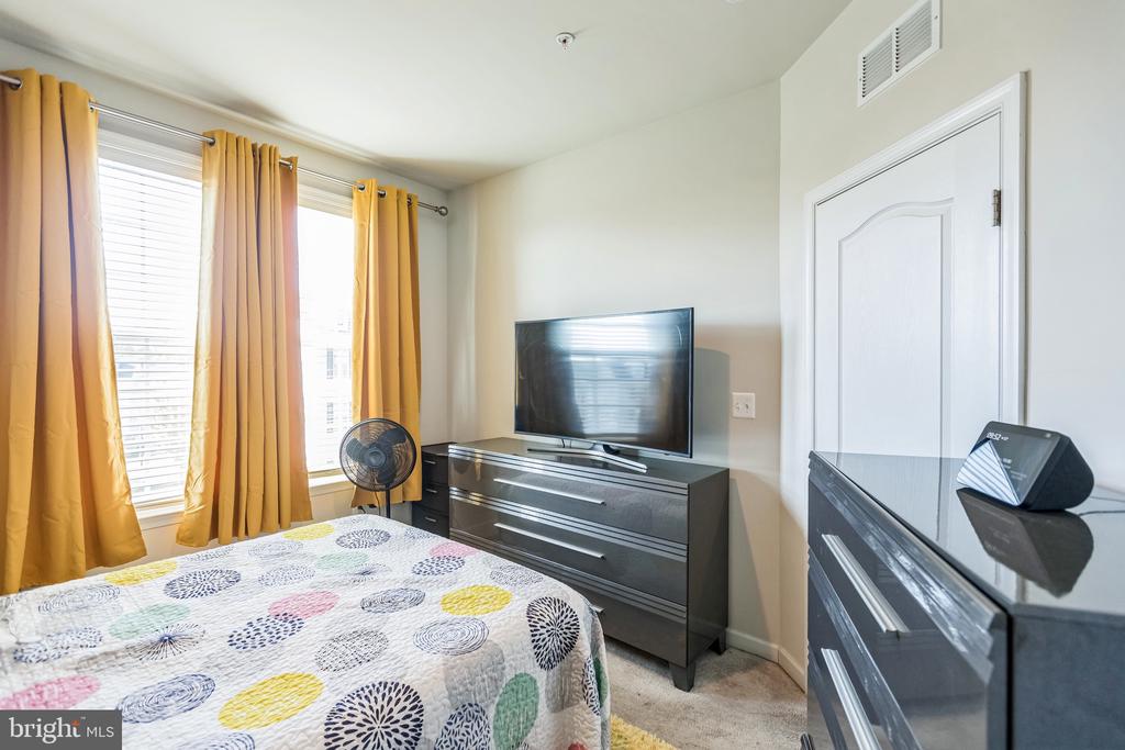 9067 FOX STREAM WAY