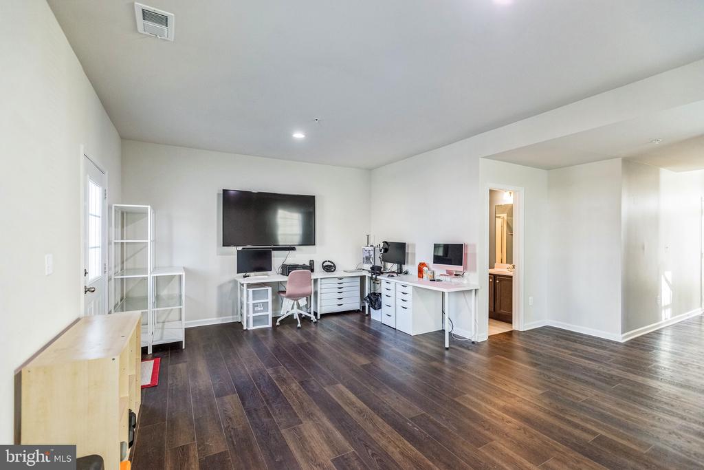 9067 FOX STREAM WAY