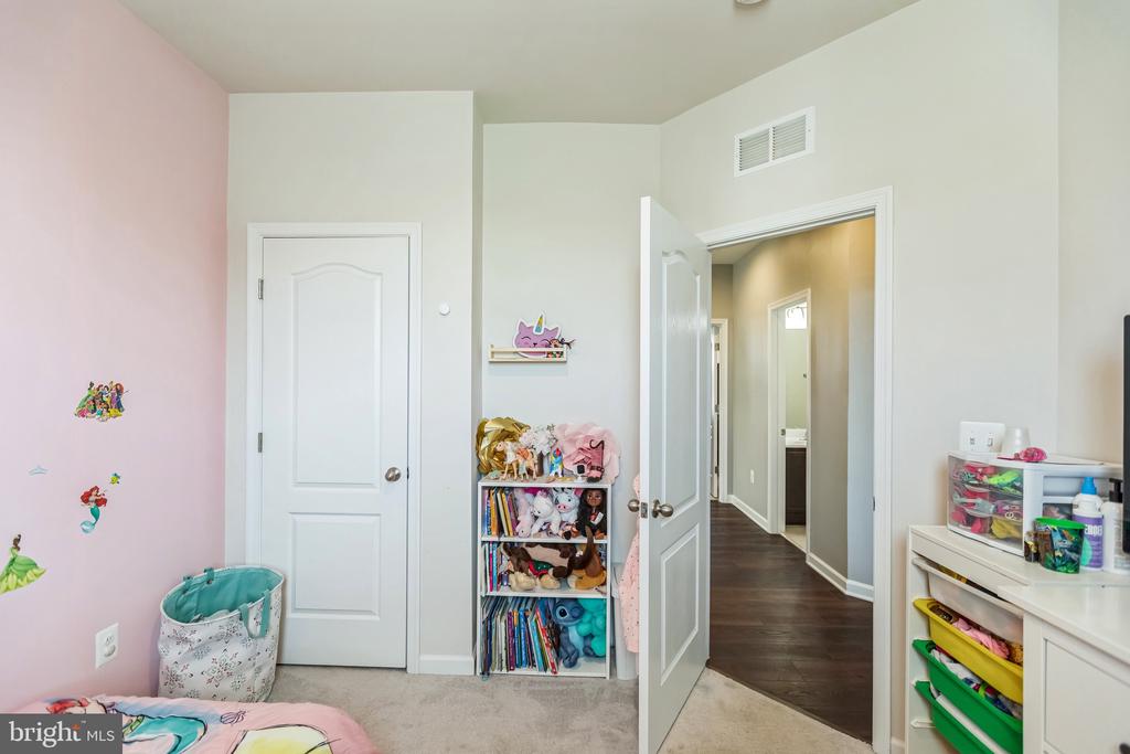 9067 FOX STREAM WAY