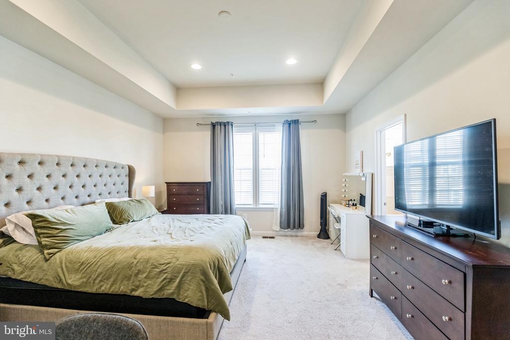 9067 FOX STREAM WAY