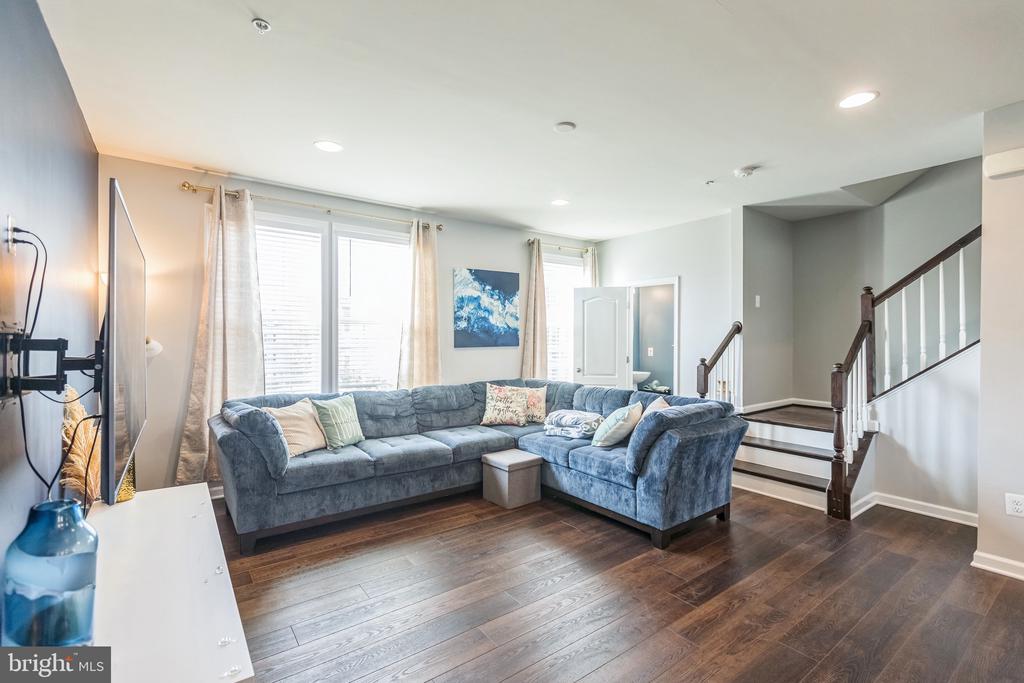 9067 FOX STREAM WAY