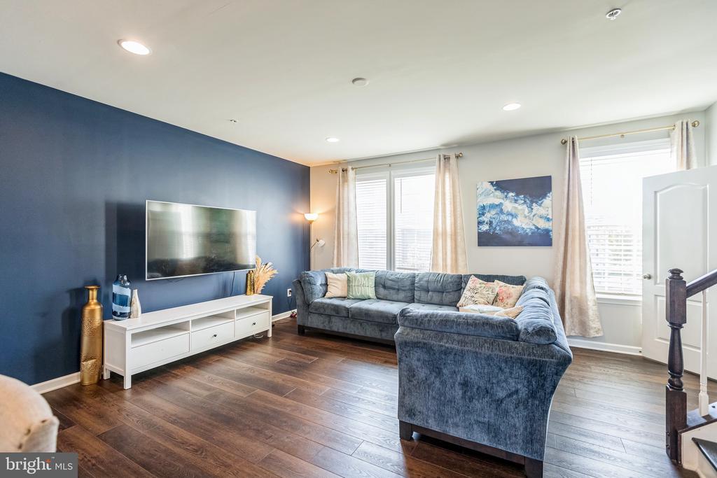 9067 FOX STREAM WAY