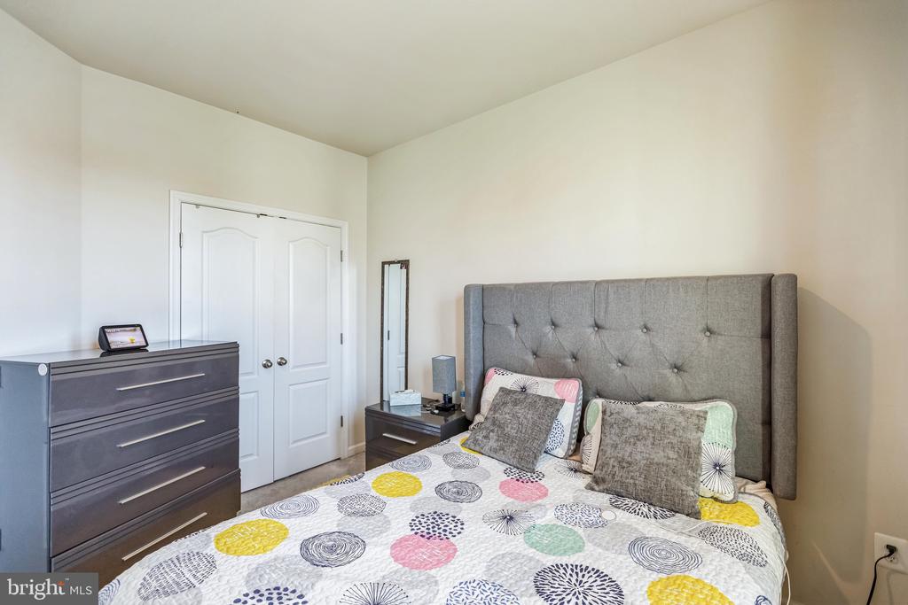 9067 FOX STREAM WAY