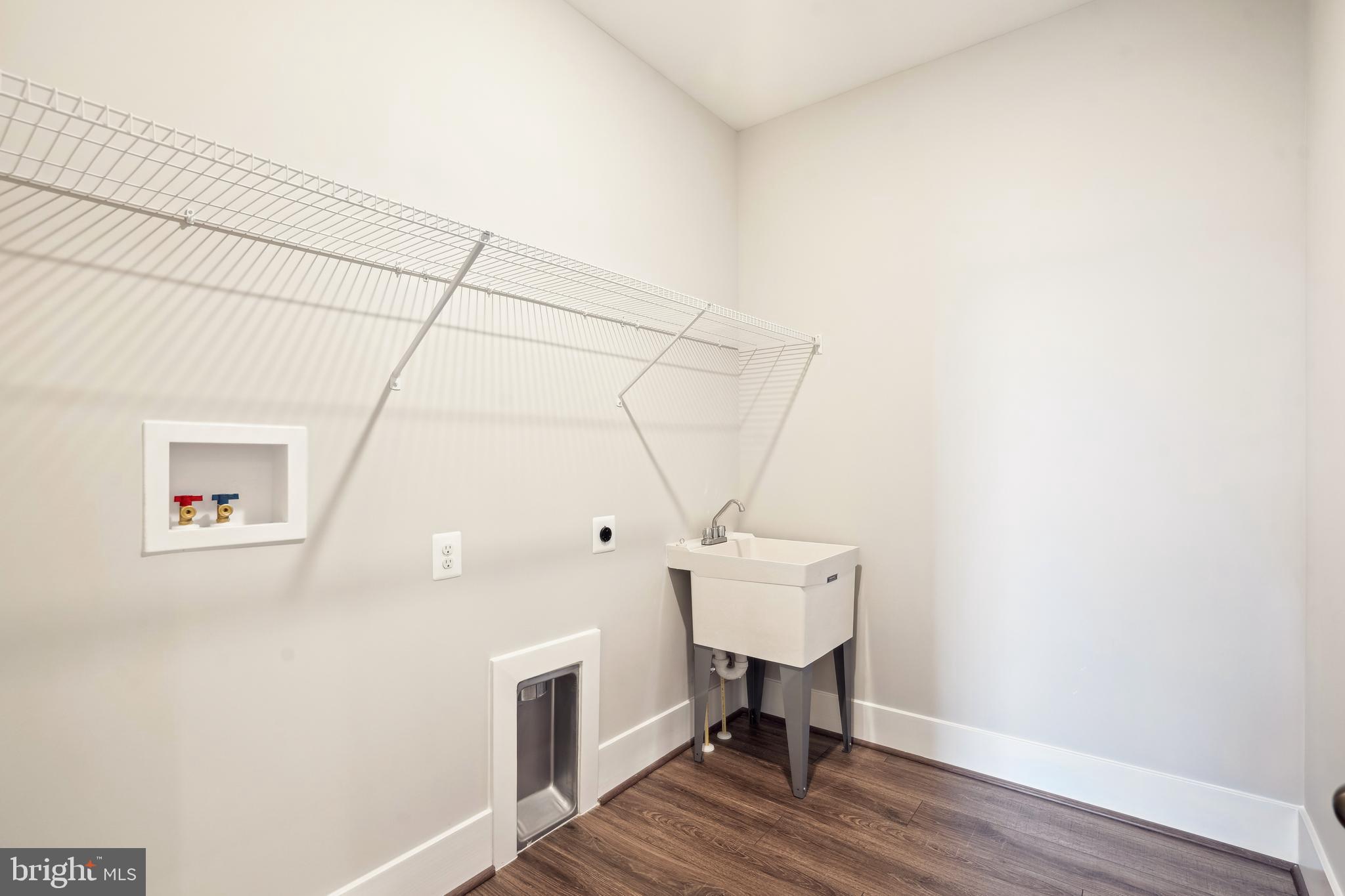 3906 DIPLOMAT AVENUE