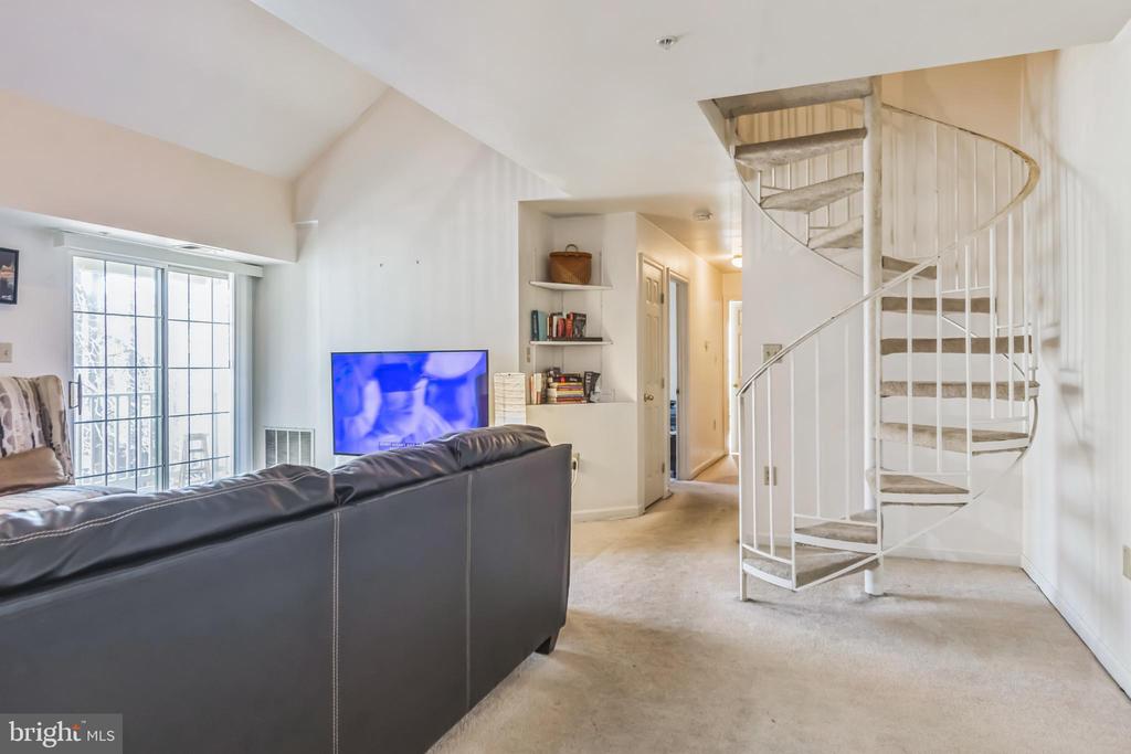 9715 LAKE POINTE COURT 304