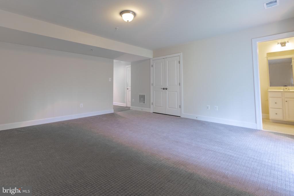 9159 FOX STREAM WAY