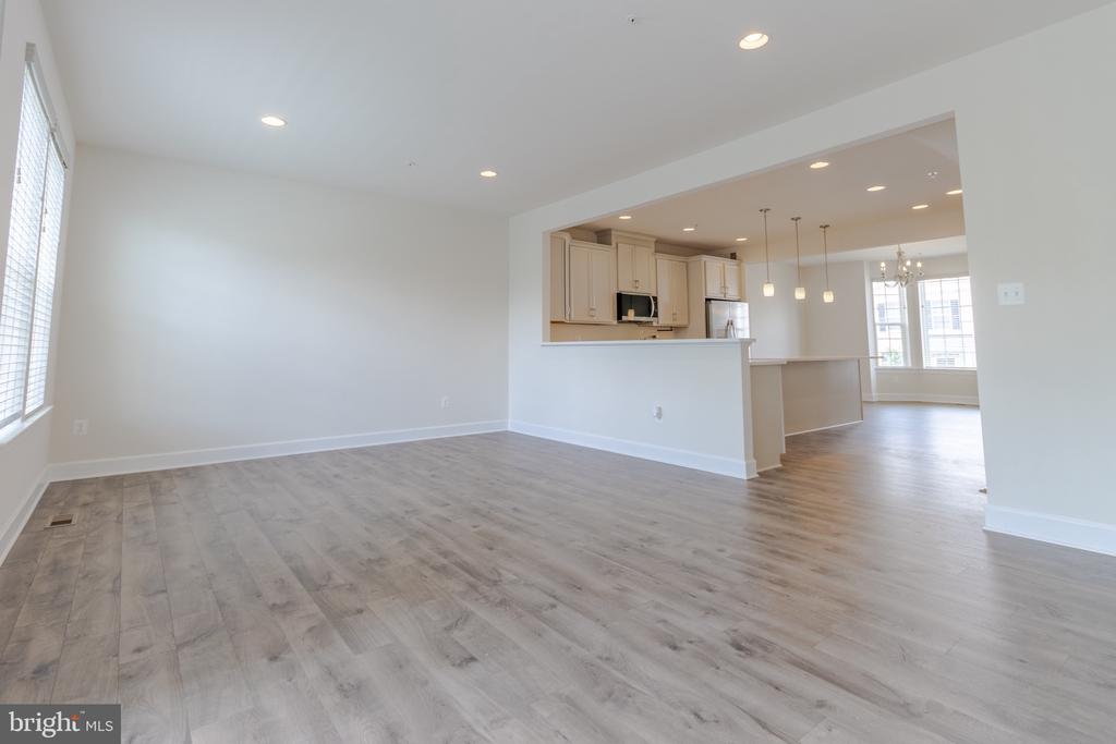 9159 FOX STREAM WAY