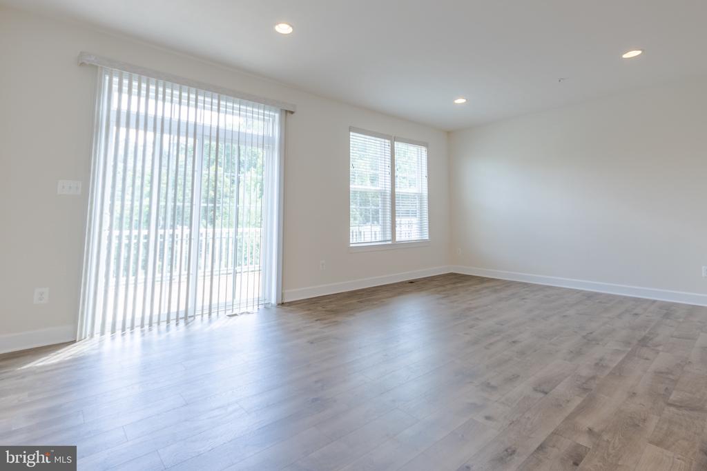 9159 FOX STREAM WAY