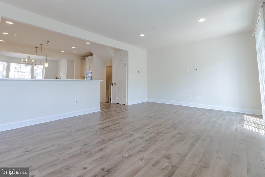9159 FOX STREAM WAY
