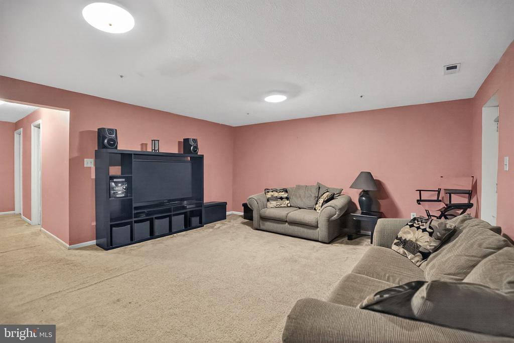 6807 HOLLY BERRY COURT