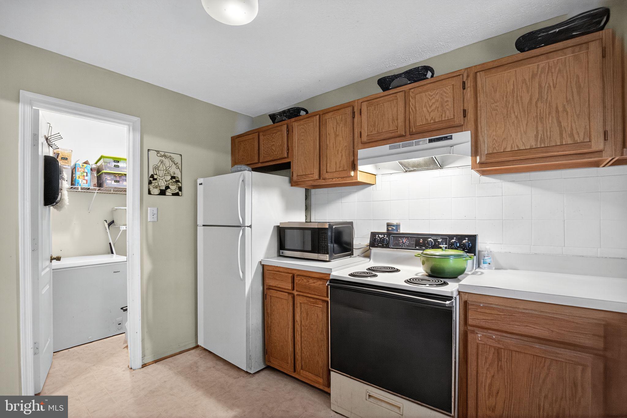 6807 HOLLY BERRY COURT