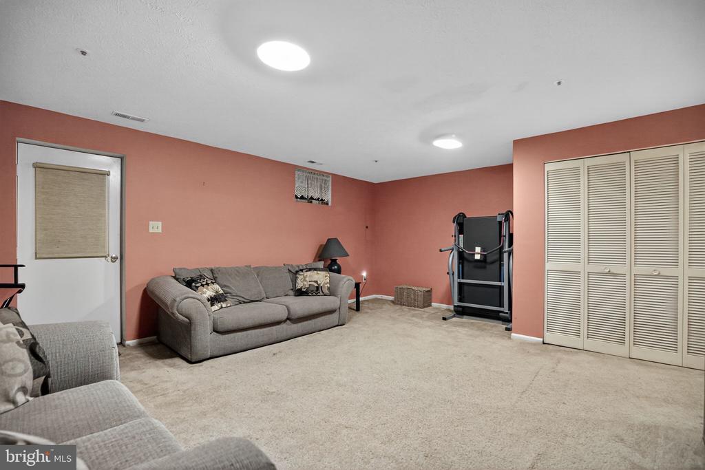 6807 HOLLY BERRY COURT