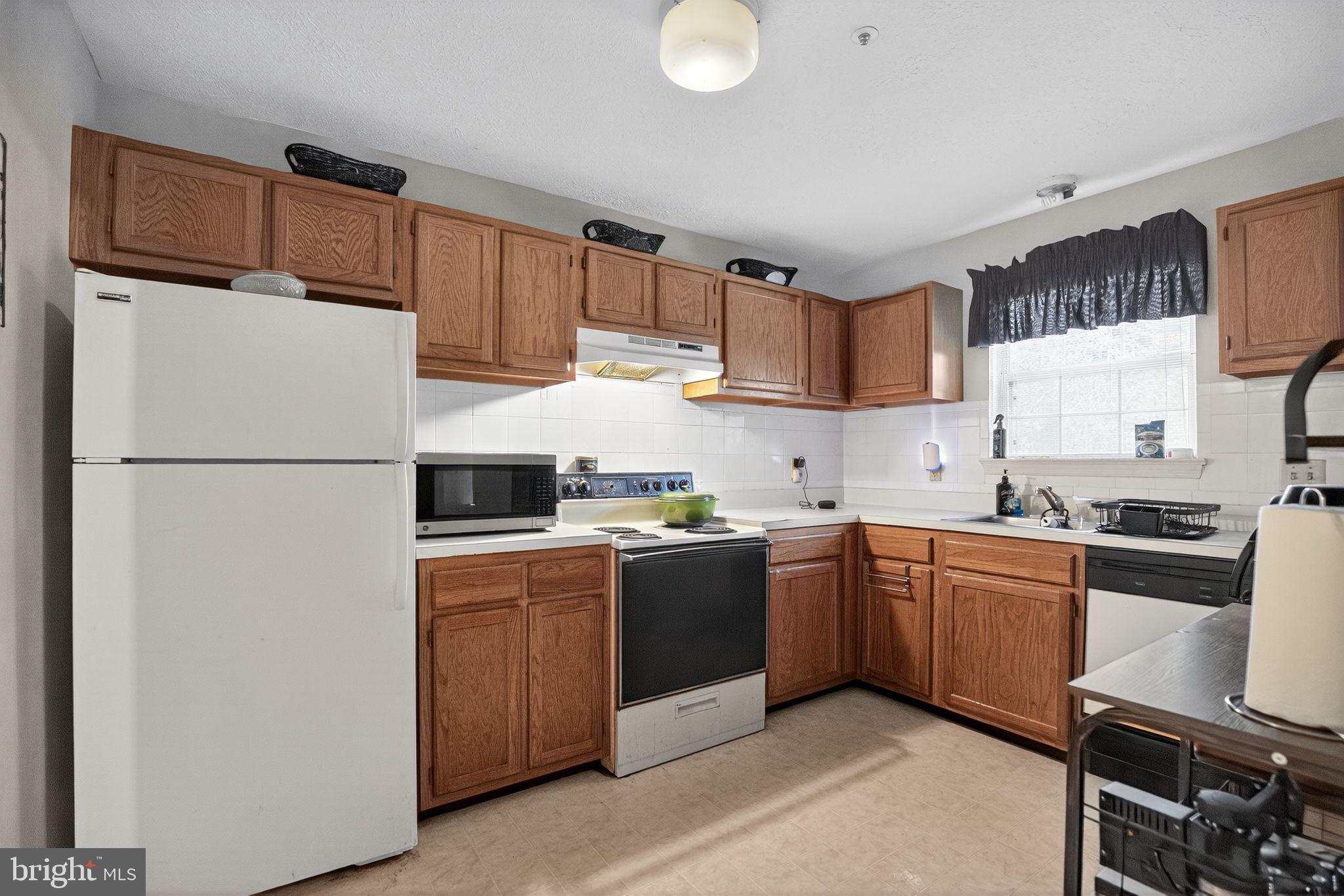 6807 HOLLY BERRY COURT