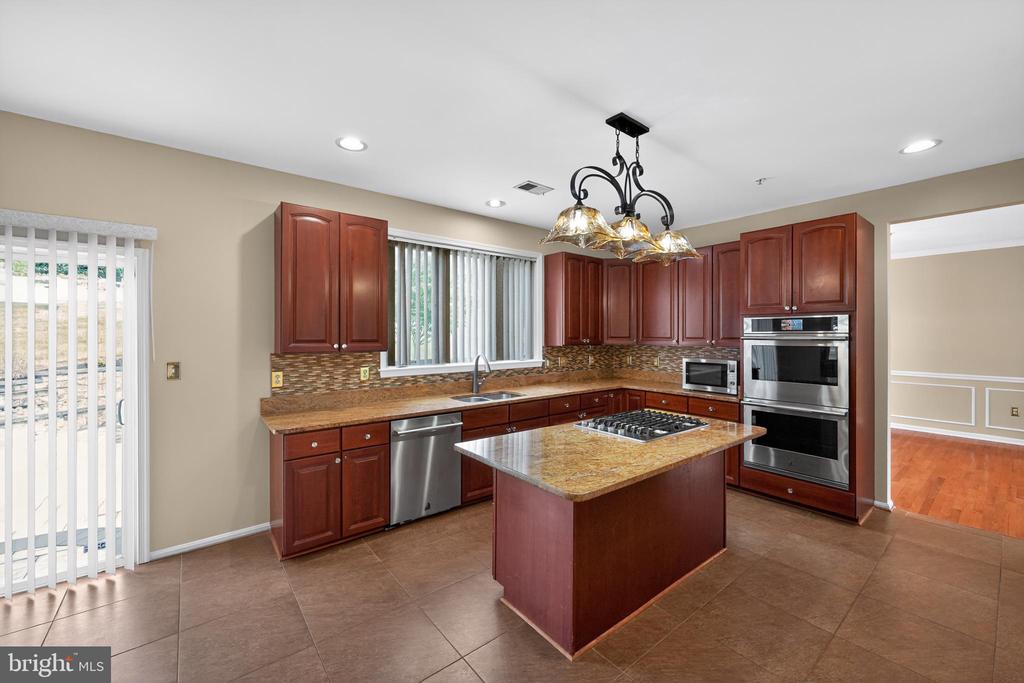 1600 WHISTLING DUCK DRIVE