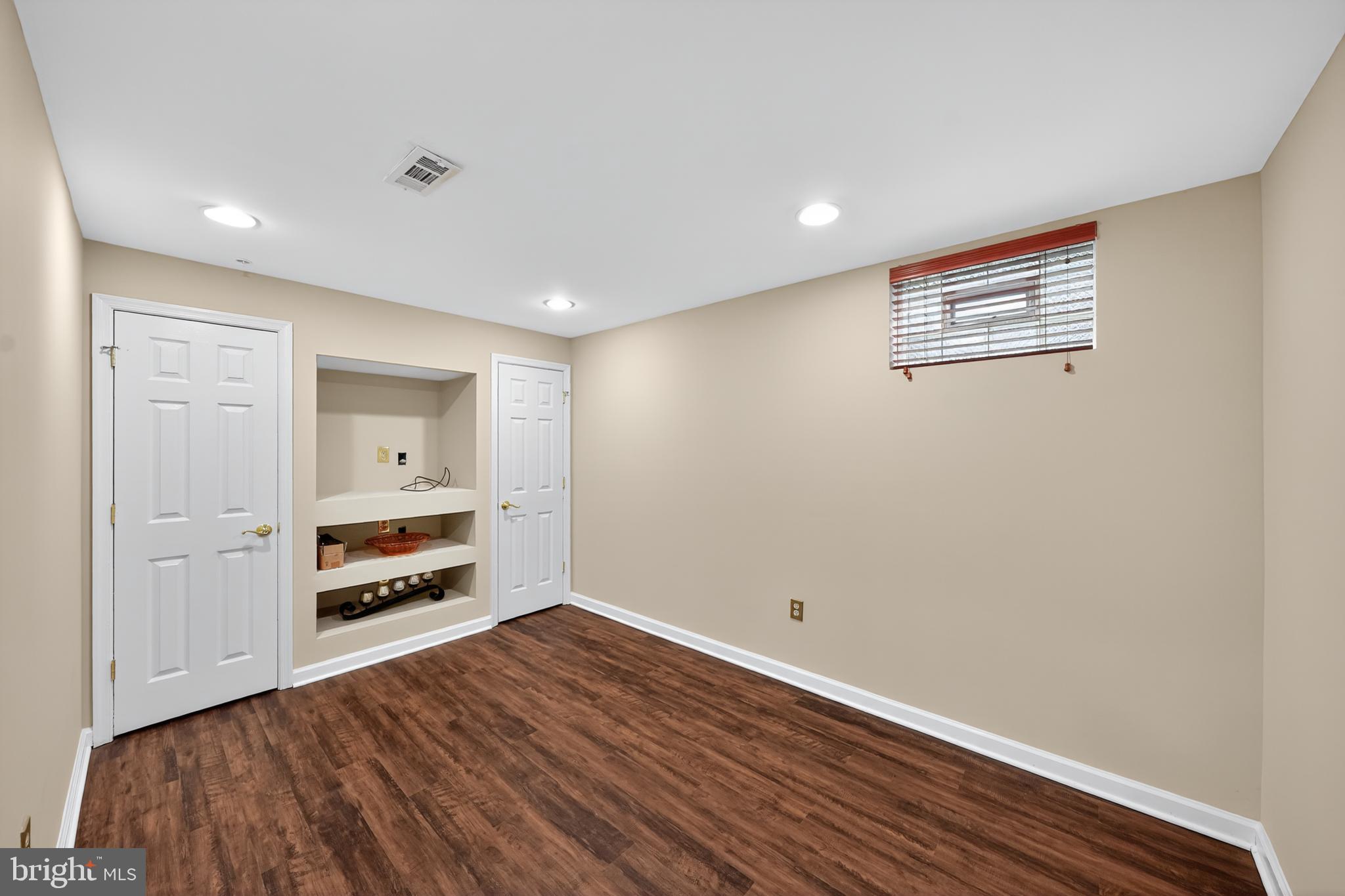 1600 WHISTLING DUCK DRIVE