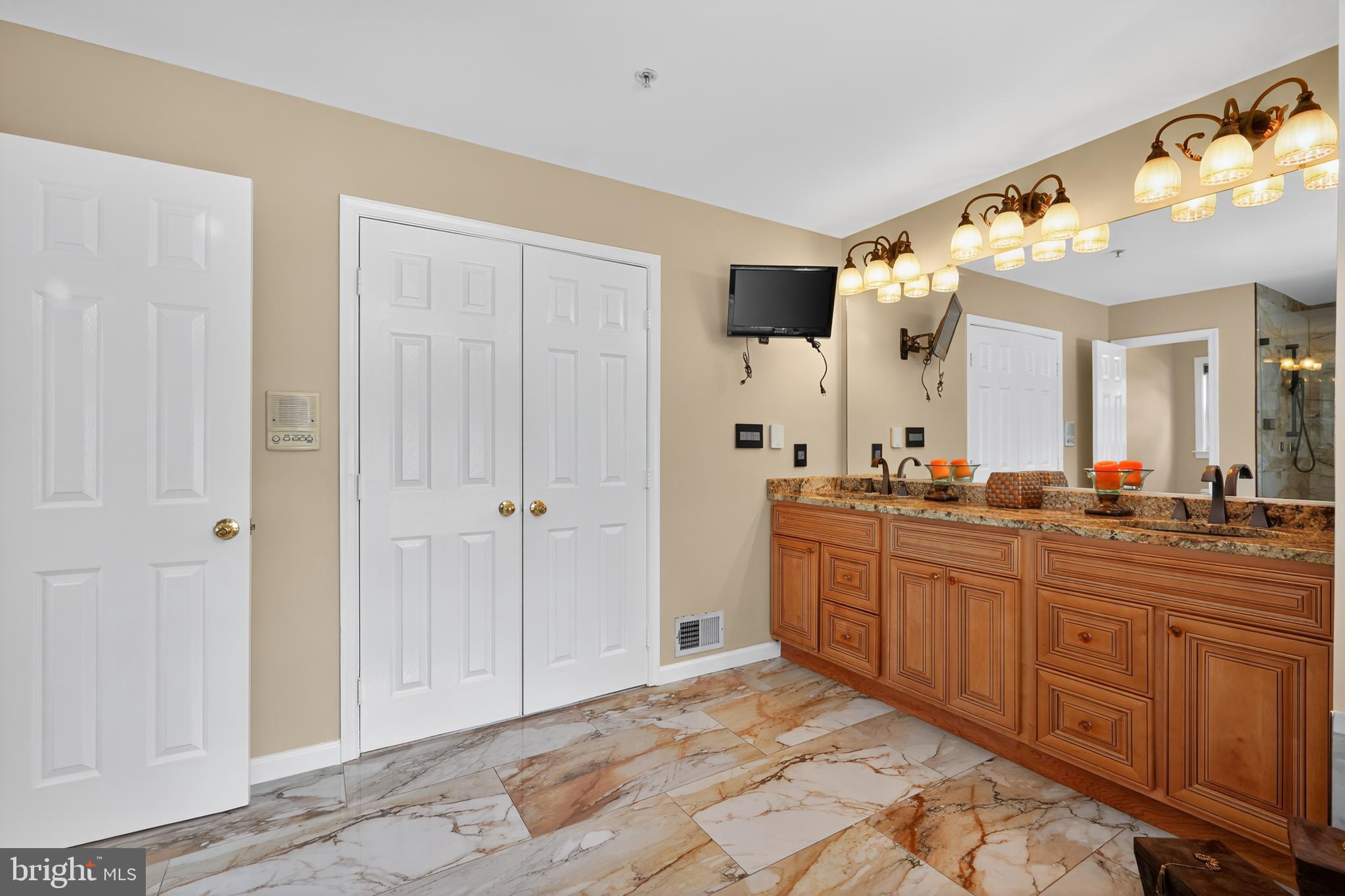 1600 WHISTLING DUCK DRIVE