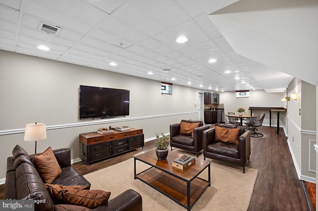 1600 WHISTLING DUCK DRIVE