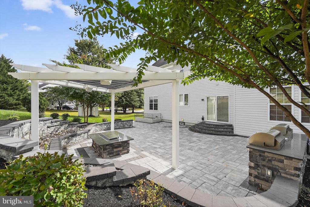 1600 WHISTLING DUCK DRIVE
