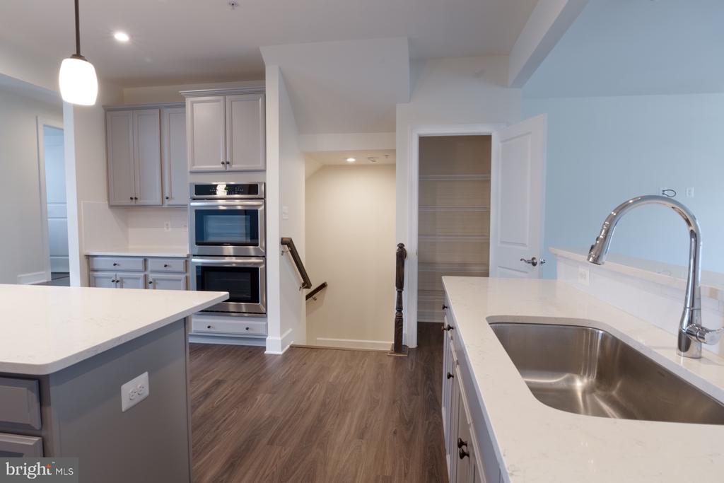 9105 FOX STREAM WAY
