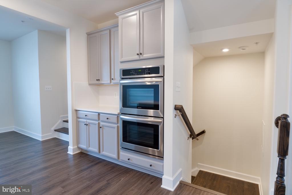 9105 FOX STREAM WAY
