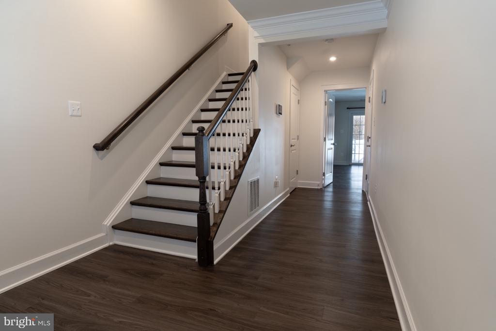 9105 FOX STREAM WAY