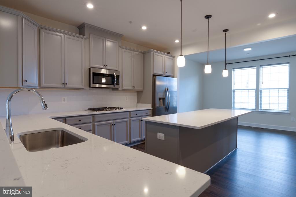 9105 FOX STREAM WAY