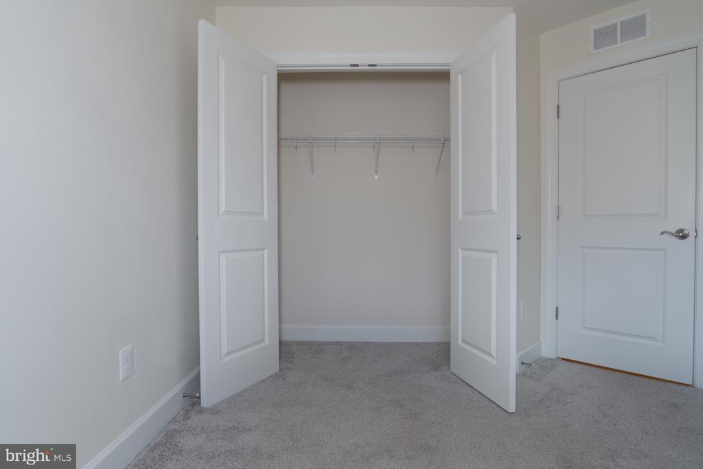 9105 FOX STREAM WAY