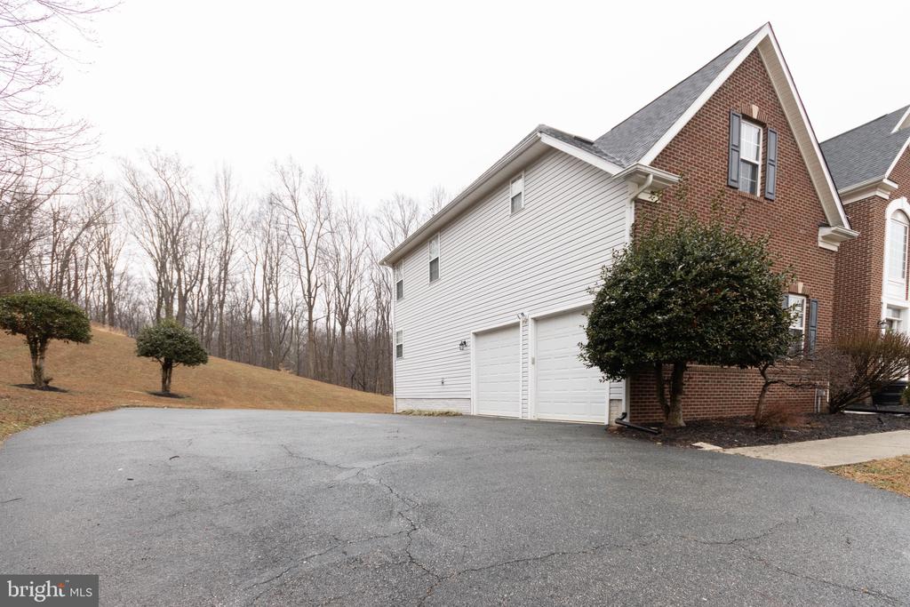 3905 WOODREED DRIVE