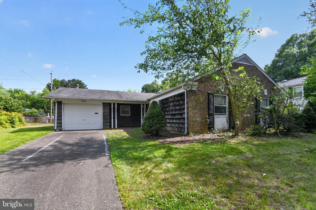16109 POND MEADOW LANE