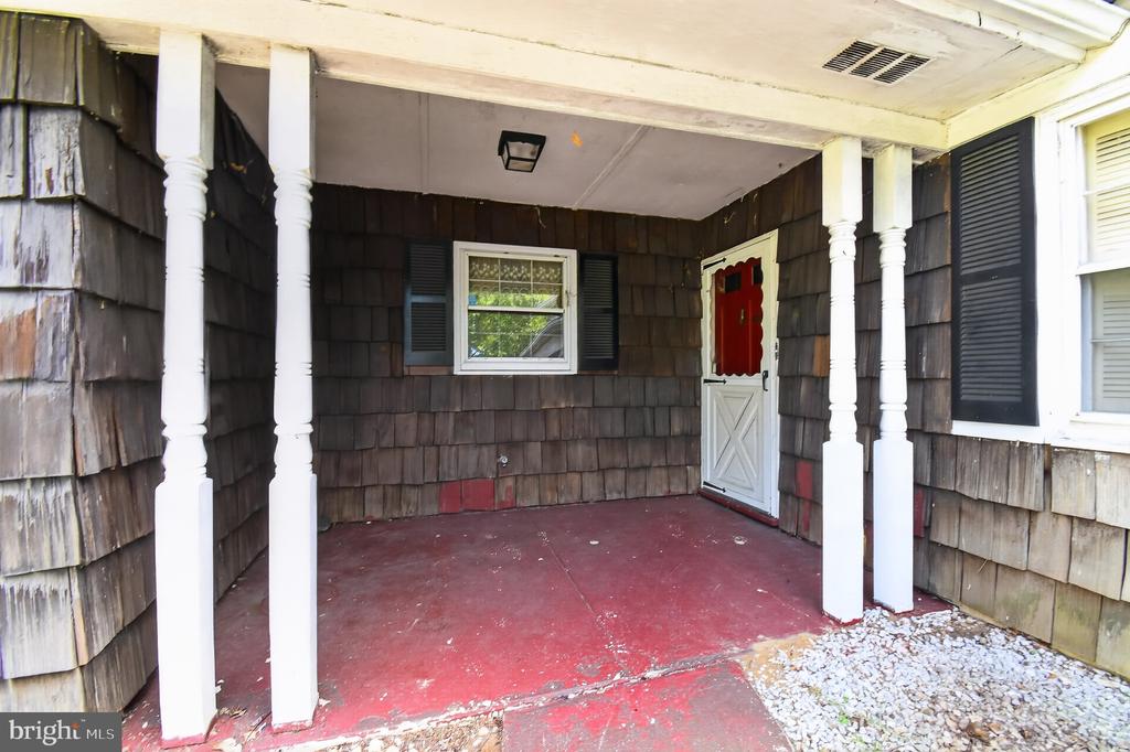 16109 POND MEADOW LANE