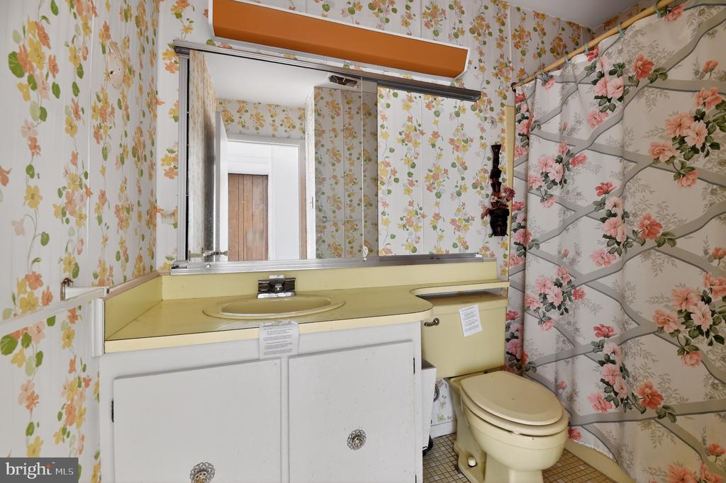 16109 POND MEADOW LANE