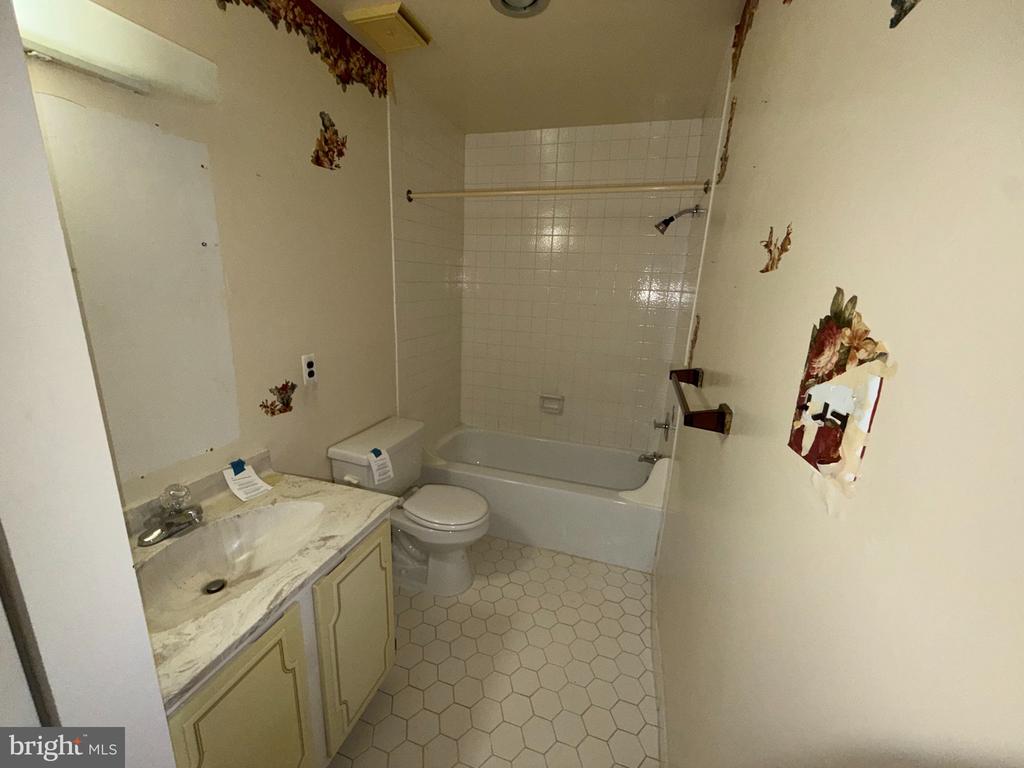 9200 EDWARDS WAY Unit: 106