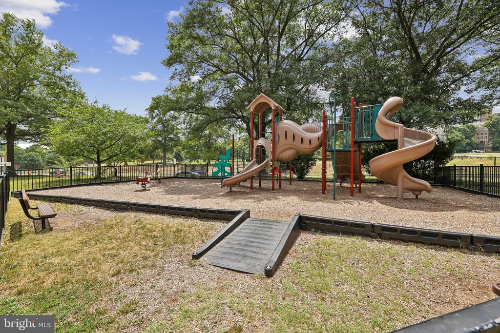 1021 ARLINGTON BOULEVARD Unit: 1138