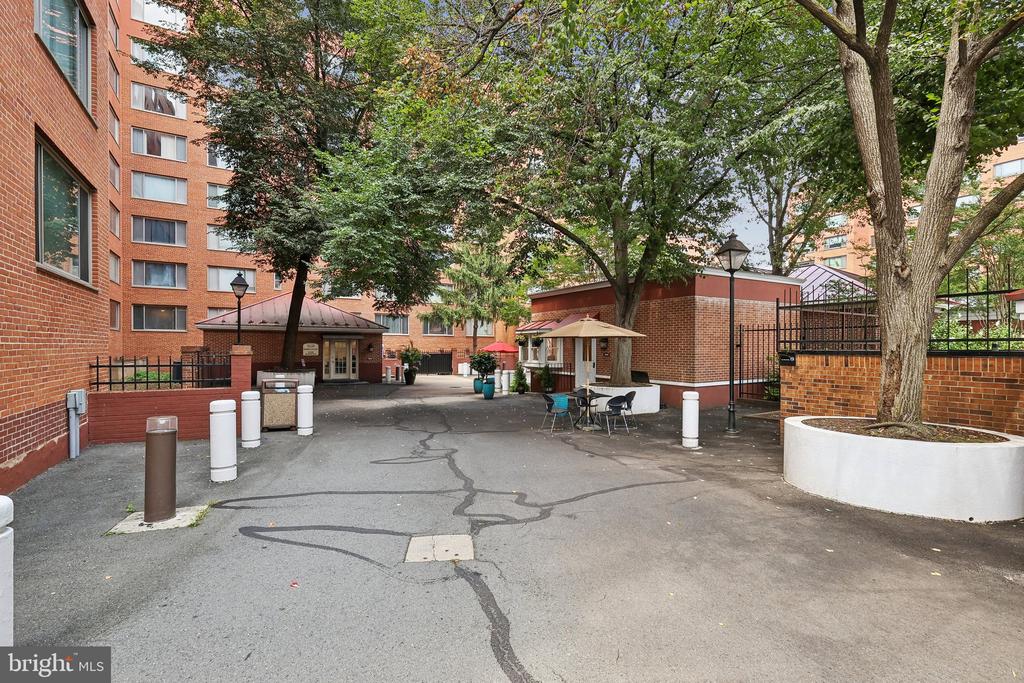 1021 ARLINGTON BOULEVARD Unit: 1138