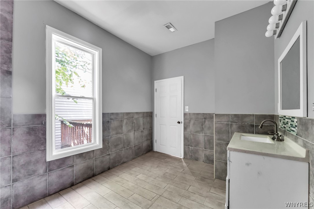 33 Lafayette Avenue