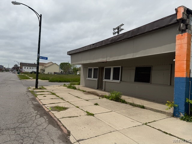 582 East William Street