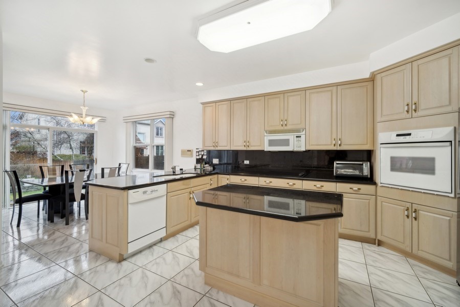 2512 Joshua Lane